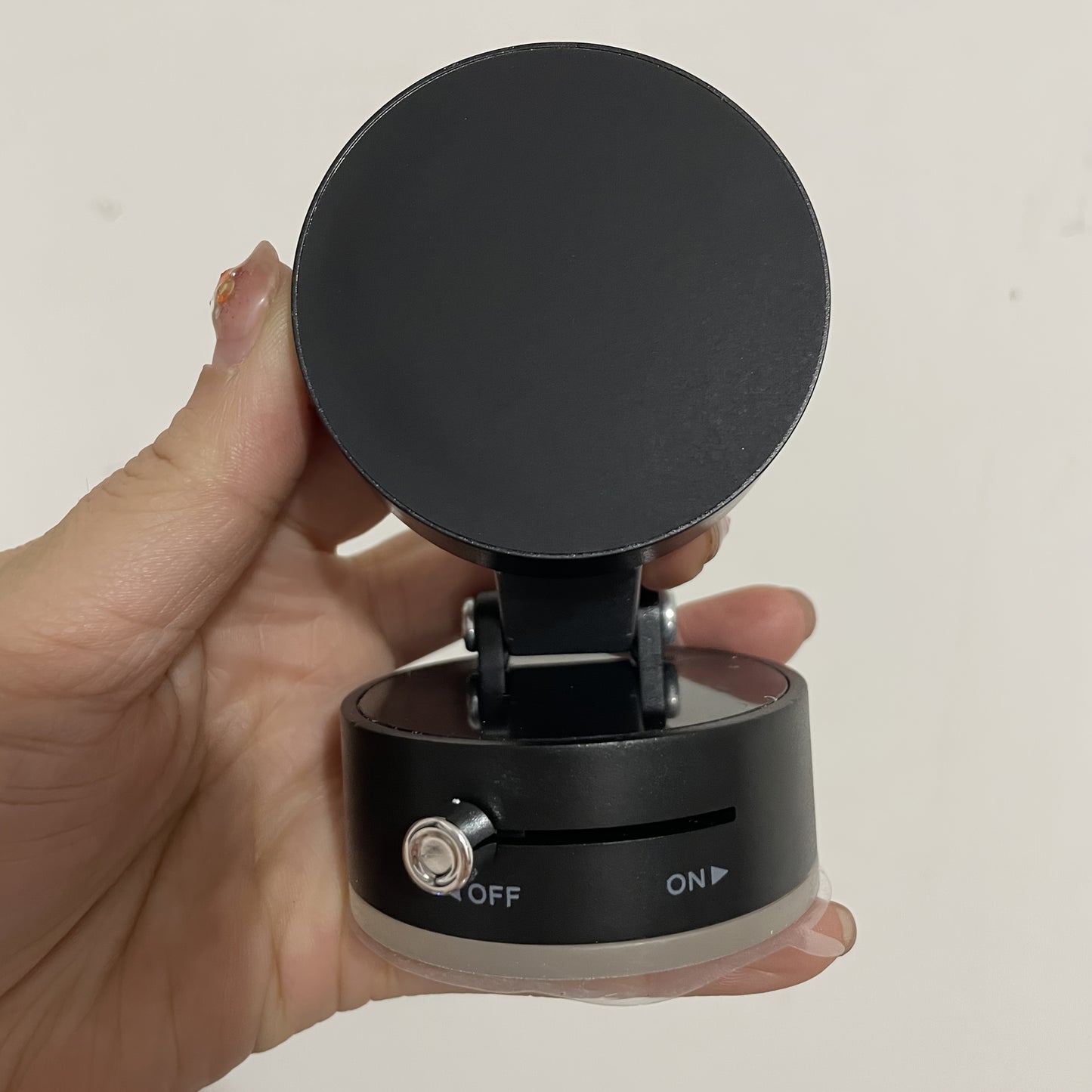 Вакуумско-магнетен држач за мобилен телефон